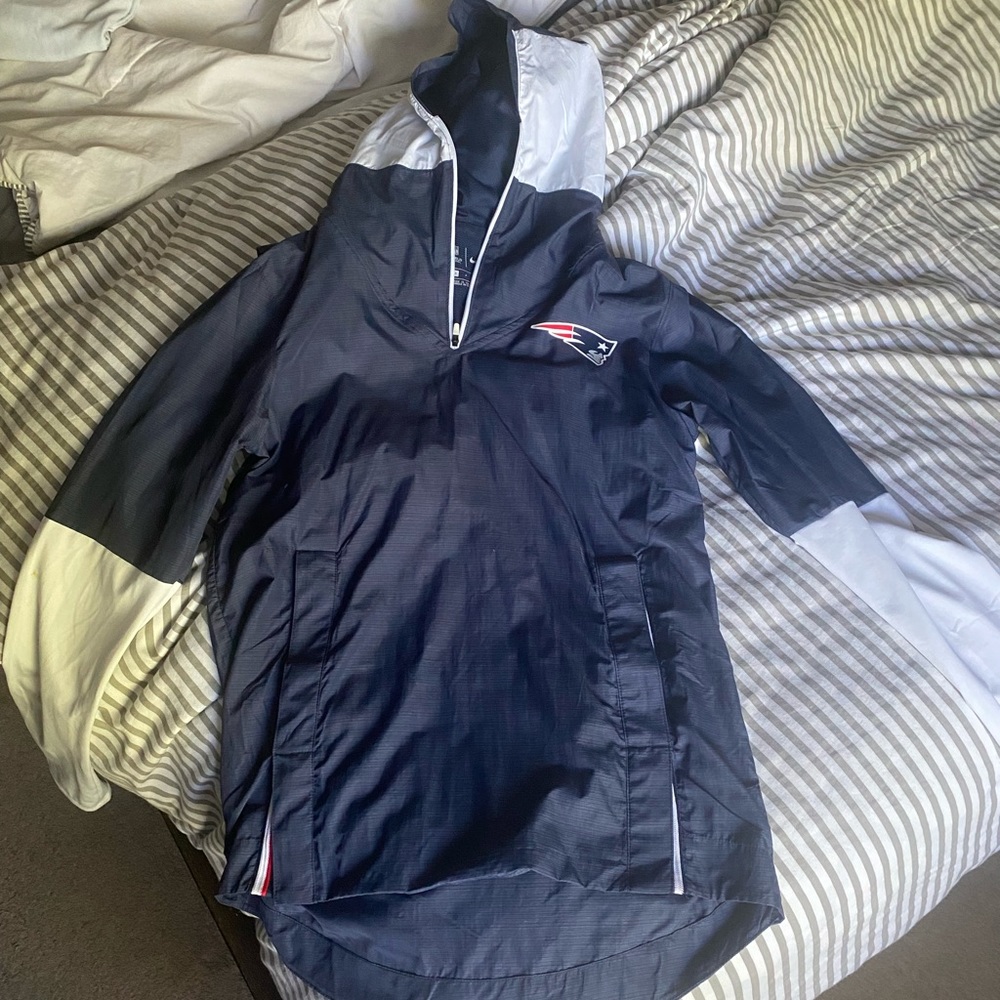New England Patriots Nike onfeild apparel pull over LIGHTWEIGHT